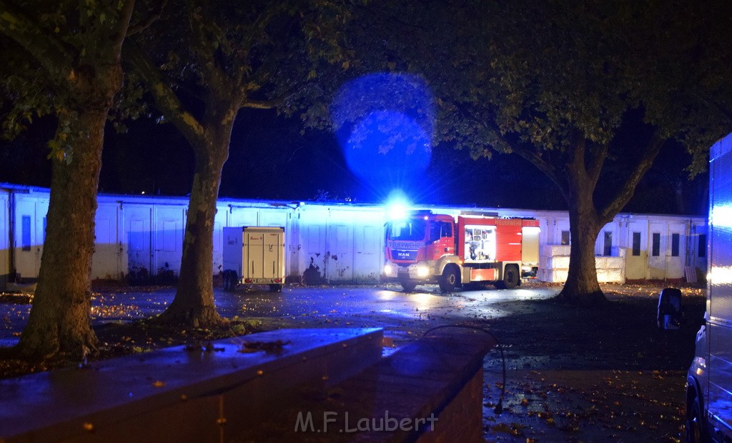 Feuer Matratze wo ein Obachloser drauf geschlafen hat Koeln Muelheim Steegerstr P03.JPG - Miklos Laubert